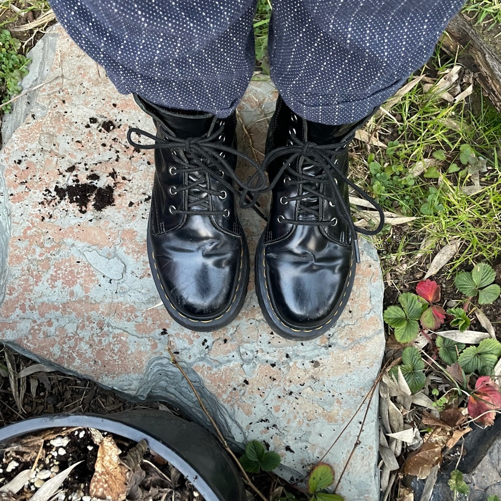 Dr martens platform Jadons us size six !! Fit like a 7